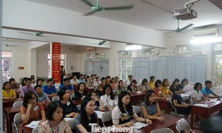 Phổ biến quy chế, nghiệp vụ cho các cán bộ coi thi.