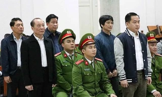 Các bị cáo tại tòa sơ thẩm.