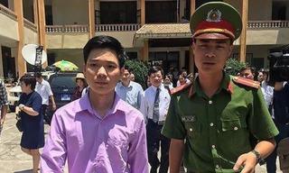 Bị cáo Hoàng Công Lương tại tòa án TP Hòa Bình.