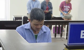 Bị cáo Nguyễn Đinh Hòa tại tòa sơ thẩm.