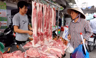 Giá thịt lợn bán chợ vẫn cao dù nhiều DN đã giảm giá lợn hơi còn 70.000 đông/kg