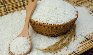 Nhiều cơ quản lý, chuyên gia phản ứng về phát ngôn của một thương nhân liên khi cho rằng 90 người Việt dùng gạo "bẩn", gây tổn hại đến ngành lúa gạo Việt Nam.