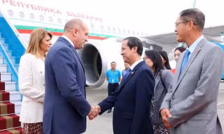 Tổng thống Bulgaria đến Hà Nội, bắt đầu thăm chính thức Việt Nam