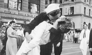 Kỳ quặc diễn dịch 