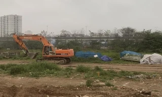 Những “núi” trạc thải sừng sững trong bãi tập kết của Hòa “cao”