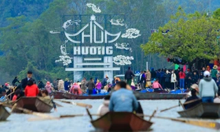 Chưa khai hội, hơn 2 vạn khách đã đổ về chùa Hương