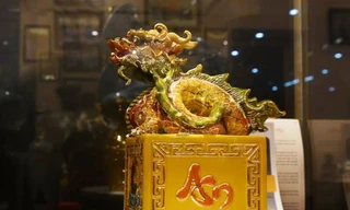 Siêu phẩm ấn Rồng dát vàng của nghệ nhân Bát Tràng 'trình làng' đón Tết 