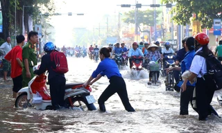 Triều cường vượt báo động 3, một số đường ở Cần Thơ ngập sâu