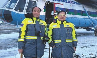 Hai trong số các nhà báo Việt Nam lên mỏ dầu Nenetsky