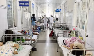 Các bệnh nhân trong vụ ngộ độc đang được điều trị tại Bệnh viện Đa khoa Long Khánh
