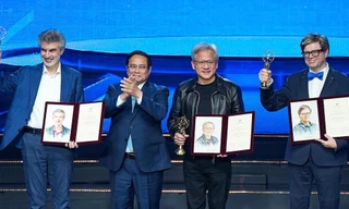 Chủ tịch NVIDIA nhận giải thưởng VinFuture danh giá