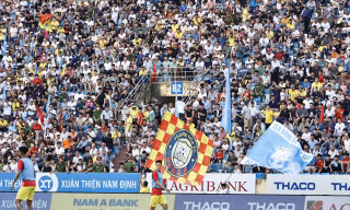 Cổ động viên hâm nóng 'chảo lửa' Thiên Trường trước giờ G