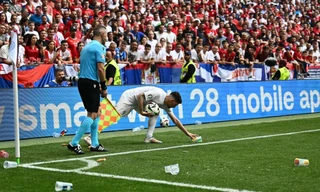 Mưa bia và cốc nhựa đe dọa EURO 