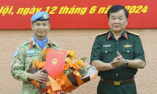 Thượng tá Trương Anh Tuấn thực hiện nhiệm vụ tại trụ sở Liên Hợp Quốc