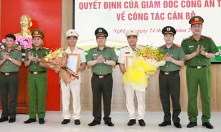 Công bố quyết định của Giám đốc Công an tỉnh Nghệ An về công tác cán bộ