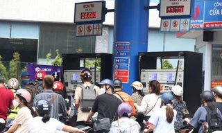 Doanh nghiệp kiến nghị Bộ Công Thương bỏ các quy định chung chung gây khó cho doanh nghiệp kinh doanh xăng dầu. Ảnh: Nguyễn Bằng