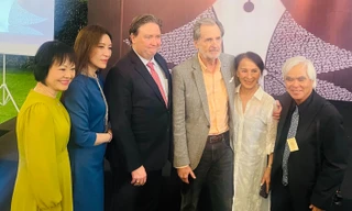 Nhiếp ảnh gia Nick Út và 'Em bé napalm' trở lại Việt Nam