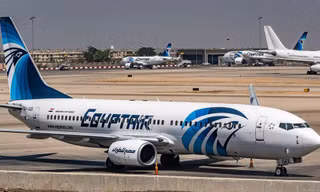 Một chiếc máy bay của hãng hàng không EgyptAir tại Luxor, Ai Cập, ngày tháng 4/2021. (Ảnh: Reuters)
