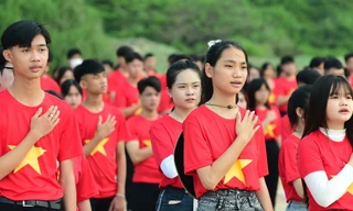 Tự hào tham gia Lễ Thượng cờ Tổ quốc ở Tiền Phong Marathon 2024