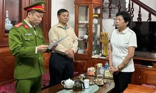 Bản tin 8H: Bắt hiệu trưởng tự ý cho 24 giáo viên nghỉ mà vẫn chi trả lương, thưởng