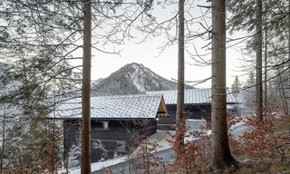 Độc đáo ngôi nhà đôi trên núi cao