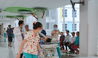 20 bác sĩ căng não trong 6 giờ cứu bé gái bị xe container tông nguy kịch