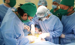 Cảm động em trai hiến thận cứu chị thoát khỏi tử thần