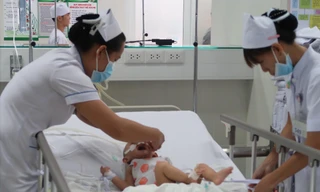 Trẻ suýt tử vong vì đuối nước khi đi bơi: Cảnh báo tai nạn ngày hè