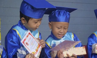 Lễ khai giảng đặc biệt trong bệnh viện của bệnh nhi ung thư