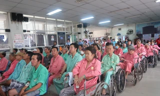 Hàng trăm bệnh nhân quên đau, hòa mình cùng âm nhạc