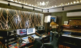 Sau khi lên rừng, xuống biển rồi về quê, phòng thu của Binz sẽ là nơi Đen Vâu “tá túc“?