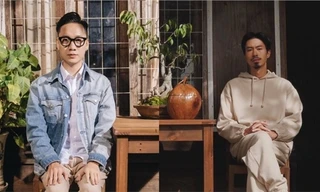 Không phải ngồi chờ nữa vì “bạn già” Đen Vâu đã chính thức rủ rê JustaTee cùng “Đi Về Nhà“