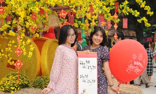 Teen Sài Gòn đón Tết sớm: Tưng bừng trò chơi dân gian, diện áo dài đi phố ông Đồ