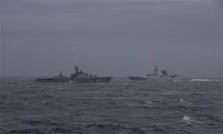 Hải quân Việt Nam - Trung Quốc xuyên bão tuần tra chung