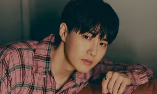 Suho khiến EXO-L thỏa nỗi nhớ, chính thức quay lại K-Pop với mini album "Grey Suit" 