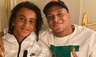 Được truyền cảm hứng từ thần tượng Ronaldo nhưng chính Mbappe dẫn đường cho chàng trai này