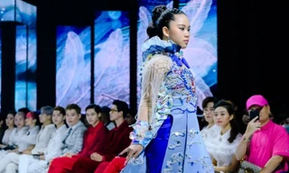 Miss Eco Teen International 2021 Bella Vũ trình diễn với áo dài nặng hơn 20 kg