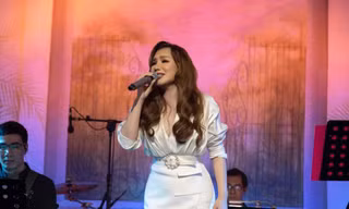 Hồ Quỳnh Hương trở lại sau 10 năm: "Bỗng thấy cuộc sống thật ý nghĩa biết bao"