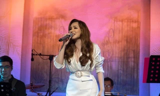 Hồ Quỳnh Hương trở lại sau 10 năm: "Bỗng thấy cuộc sống thật ý nghĩa biết bao"