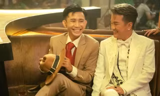 Được Mr Đàm "hôn tới tấp" ở trường quay, Ricky Star phấn khích khoe ngay với gia đình