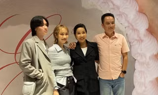 Mỹ Anh ra mắt album mới, "Chị Đẹp" Mỹ Linh đến cổ vũ con gái hết mình