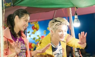 RHYDER trở lại thời còn là Quang Anh khi cùng Hoa hậu Thùy Tiên đi bán củ kiệu