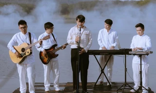 Nhạc sĩ Andiez tái xuất với diện mạo mới mẻ, cover hit của Quân A.P giữa hồ Tuyền Lâm