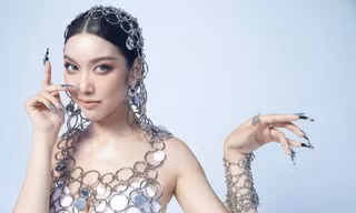 Mạnh tay đầu tư tiền tỷ, màn chào sân ca hát của Á hậu Thúy Vân nhận phản hồi thế nào?