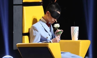 Cậu bạn Gen Z sở hữu năng lực siêu khứu giác, bịt mắt vẫn đoán chính xác đồ vật là ai?