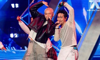 Sau sân khấu kết hợp với WEAN, HURRYKNG được hai "anh trai" theo đuổi