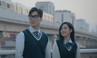 Alan Phạm - Thanh Quỳnh (Người ấy là ai) hóa cặp đôi thanh xuân ngọt ngào trong MV đầu tay