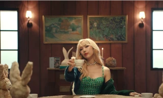 Min tái xuất sau 16 tháng "ngủ đông": Đổi màu tóc và cả phong cách đặt tên bài hát