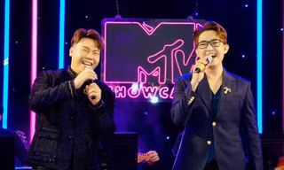 Hamlet Trương lần đầu hát live "Mẹ em nhắc anh", hội ngộ Thái Trinh trong mini show