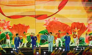 Đức Phúc, Phạm Anh Duy, Thái Ngân, Captain Boy tự hào hát "Khát Vọng Là Người Việt"